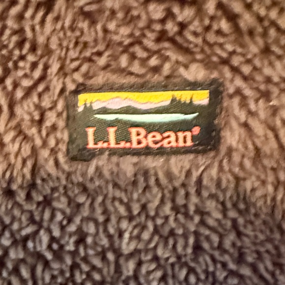 L.L. Bean Light Blue Hooded Puffer Jacket with Brown Sherpa Lining - Picture 3 of 3